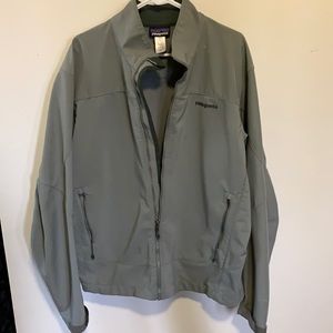 Grey men’s Patagonia jacket